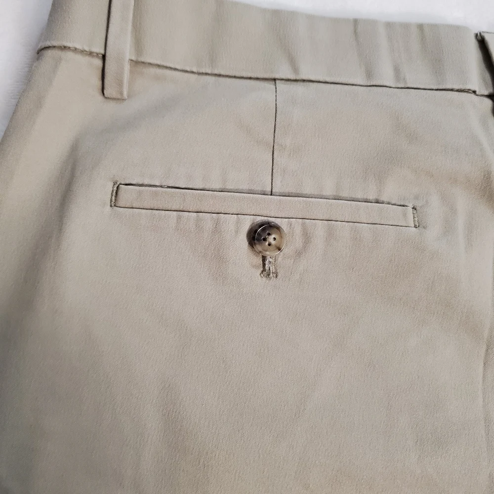 Banana Republic Mens‎ Shorts Size 33, Khaki Color.  SKU# A-68